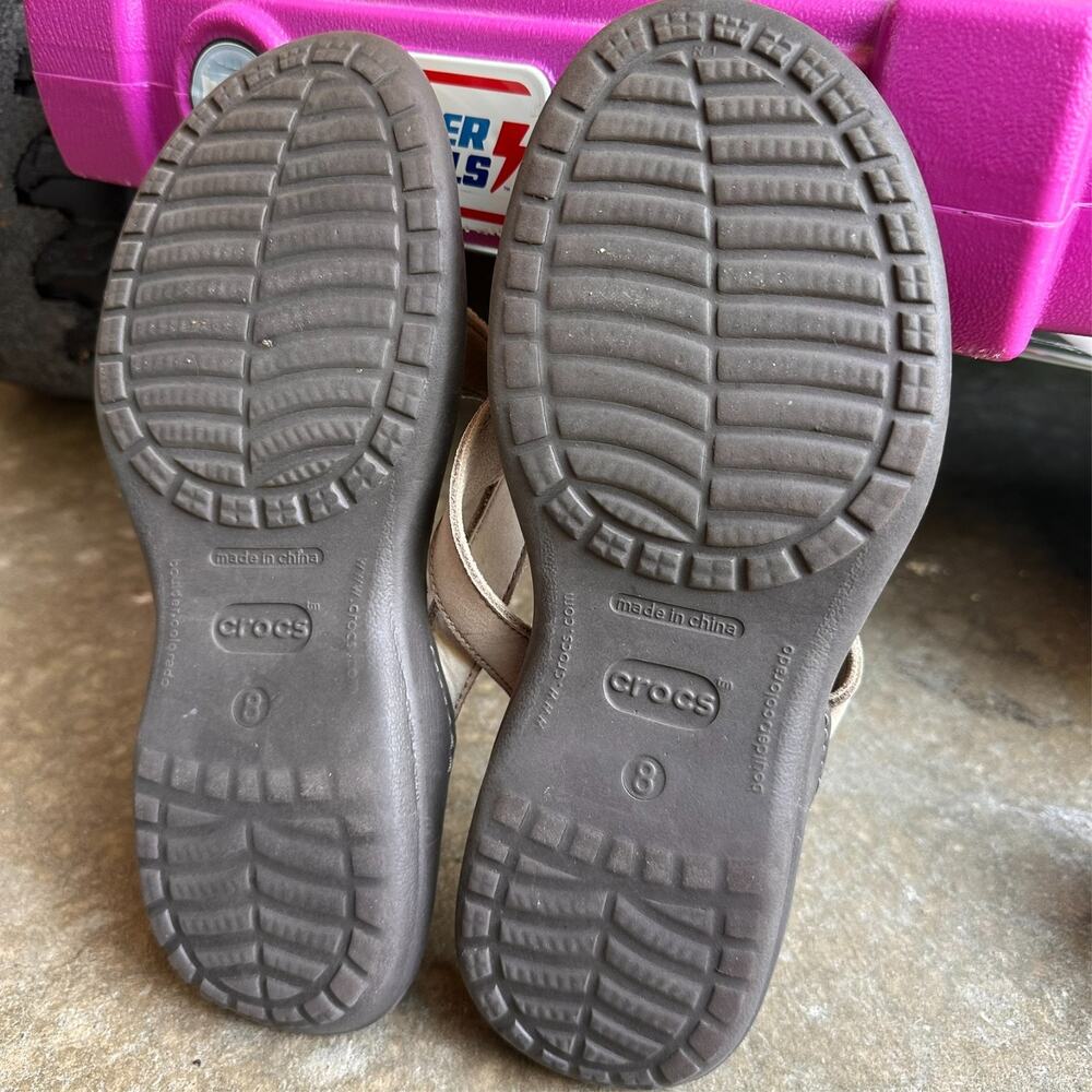 Crocs Capri V Sporty Thong Flip Flop Sandals Shoes Women’s Size 8 Leather Beige - Picture 3 of 5